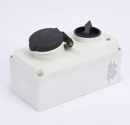 IP44 32A ซ็อกเก็ตสวิตช์ไฟอุตสาหกรรมสามเฟสพร้อมระบบเชื่อมต่อทางกล