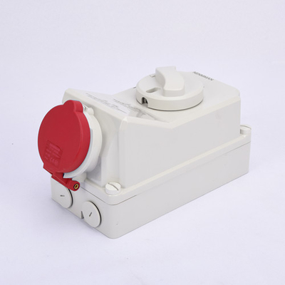 IP44 380V 32A ปลั๊กไฟอุตสาหกรรมกันน้ำพร้อมสวิตช์ Mechanical